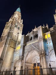 Tour notturno guidato in lingua spagnola della Cattedrale di Toledo con ingresso